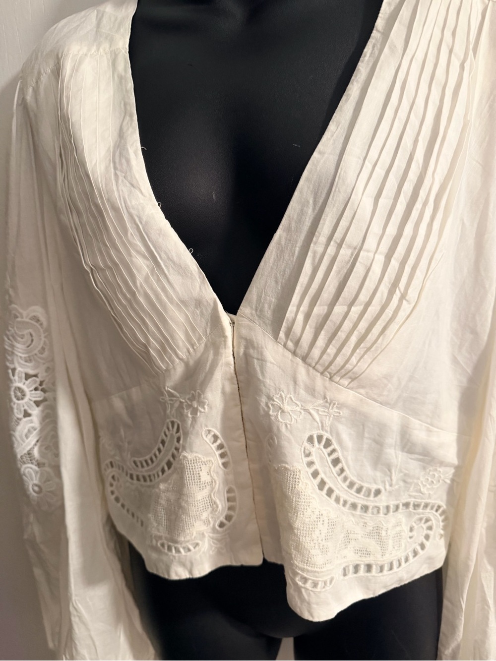FARM Rio White Embroidered V-Neck Peasant Blouse - Picture 6 of 12